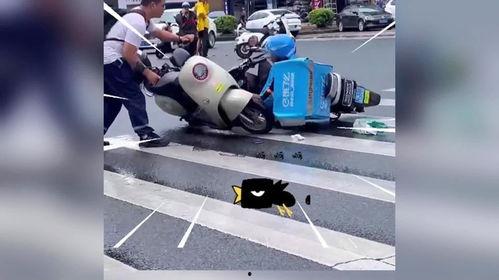 外卖小哥吃瓜照片,照片走红网络